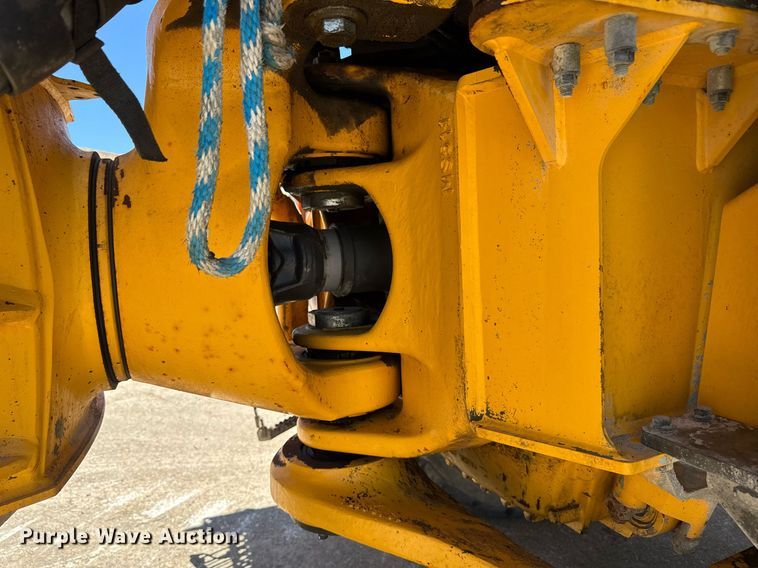 image for item EE0069 2015 Volvo A25G water wagon