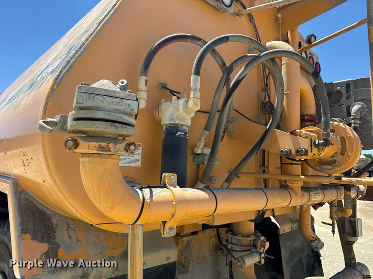 image for item EE0069 2015 Volvo A25G water wagon