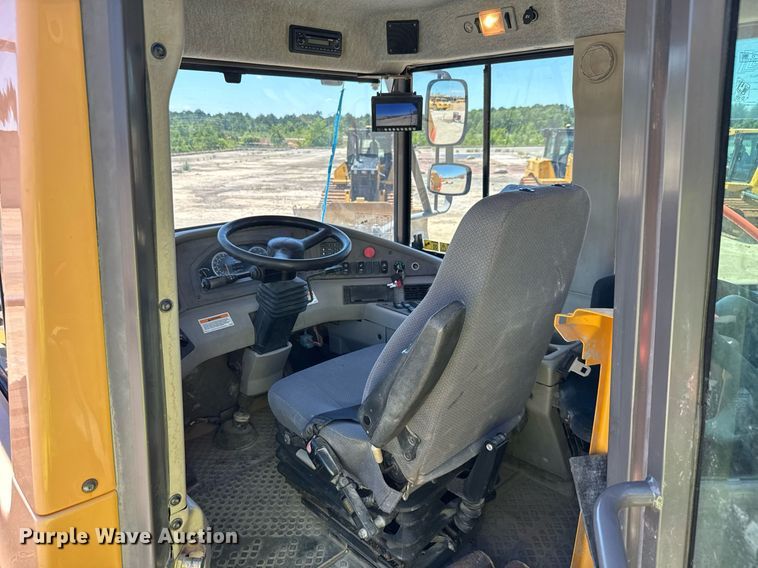 image for item EE0069 2015 Volvo A25G water wagon