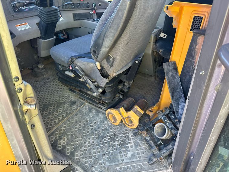 image for item EE0069 2015 Volvo A25G water wagon