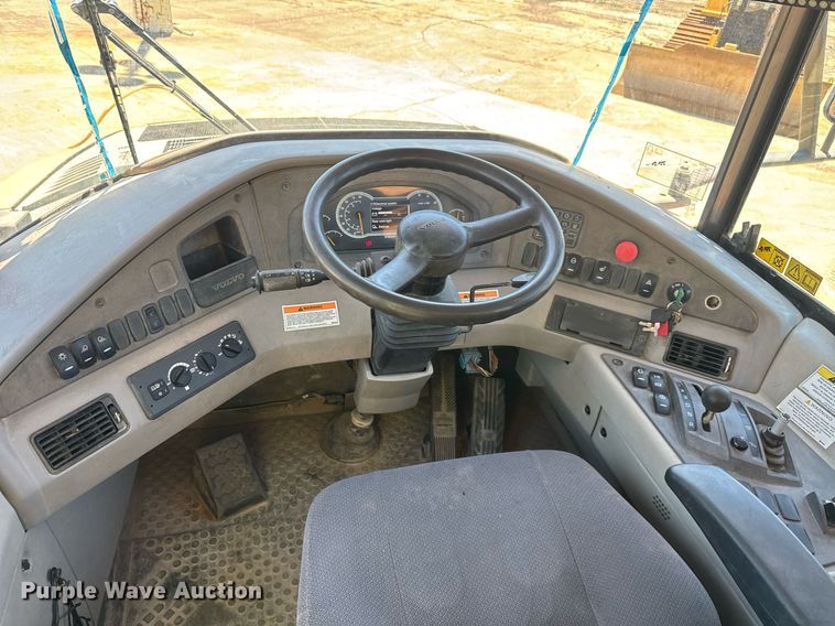 image for item EE0069 2015 Volvo A25G water wagon