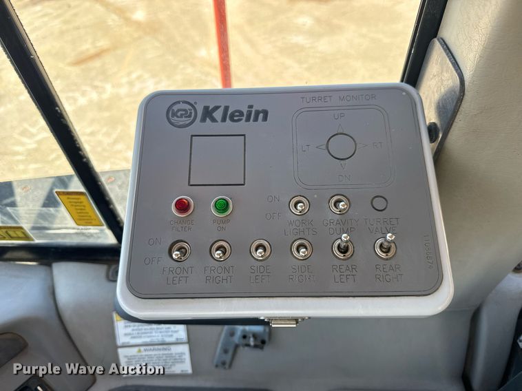 image for item EE0069 2015 Volvo A25G water wagon