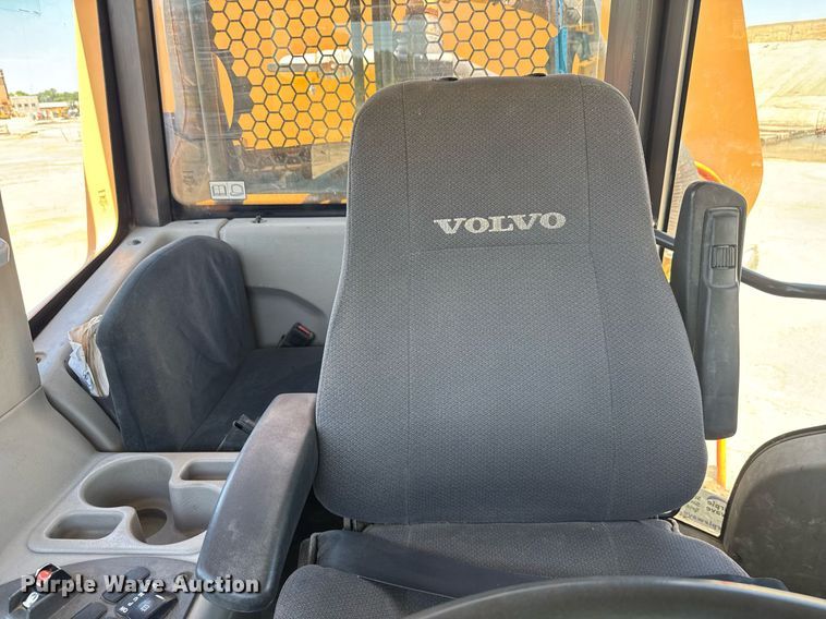 image for item EE0069 2015 Volvo A25G water wagon