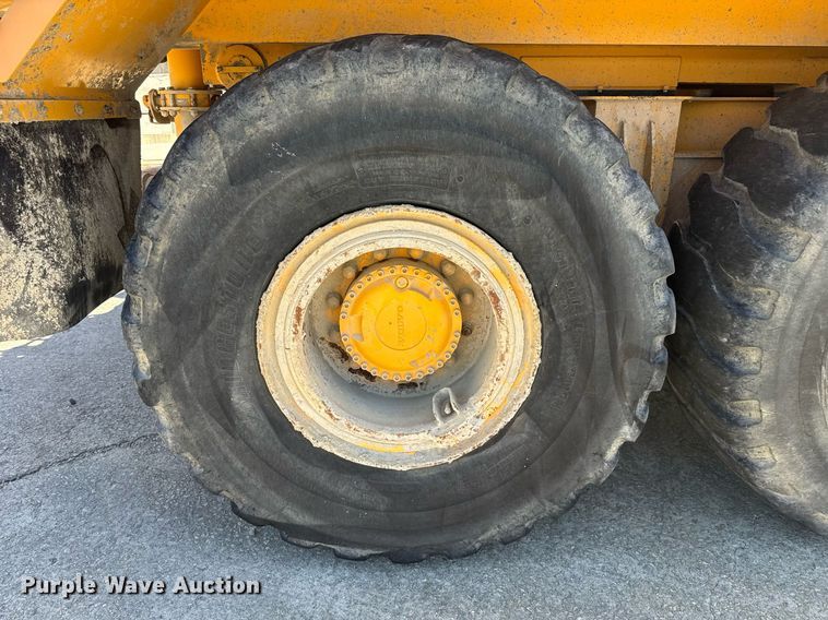 image for item EE0069 2015 Volvo A25G water wagon