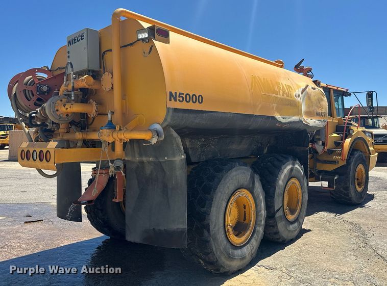 image for item EE0070 2018 Volvo A25G water wagon
