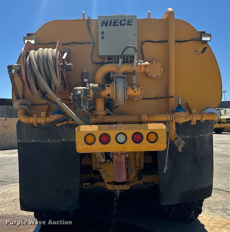 image for item EE0070 2018 Volvo A25G water wagon