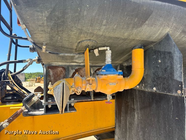 image for item EE0070 2018 Volvo A25G water wagon