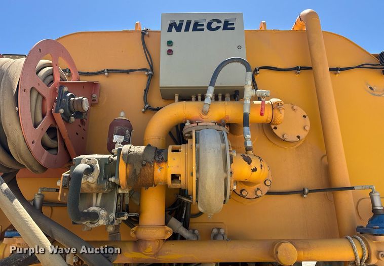 image for item EE0070 2018 Volvo A25G water wagon