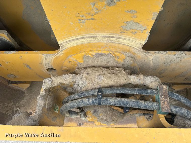 image for item EE0071 2019 Caterpillar CS56B single drum vibratory roller