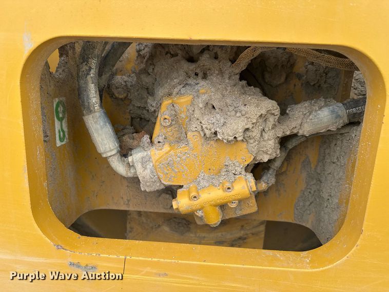 image for item EE0071 2019 Caterpillar CS56B single drum vibratory roller