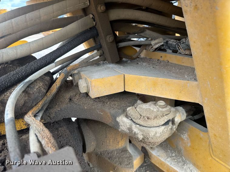 image for item EE0071 2019 Caterpillar CS56B single drum vibratory roller