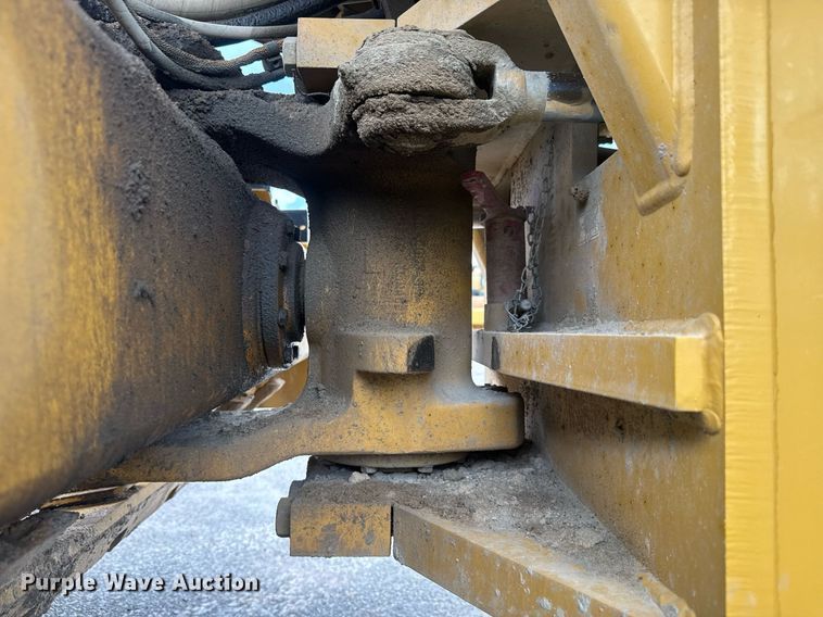 image for item EE0071 2019 Caterpillar CS56B single drum vibratory roller