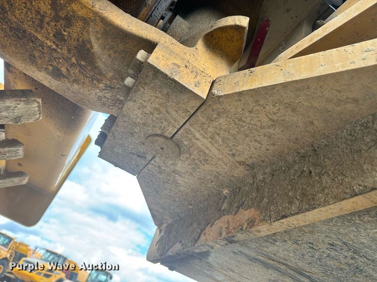 image for item EE0071 2019 Caterpillar CS56B single drum vibratory roller