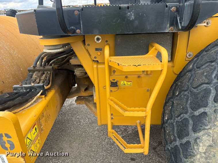 image for item EE0071 2019 Caterpillar CS56B single drum vibratory roller