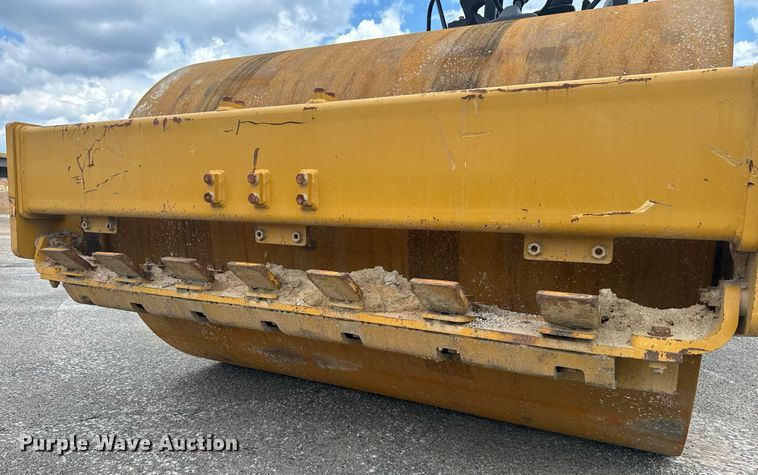 image for item EE0071 2019 Caterpillar CS56B single drum vibratory roller