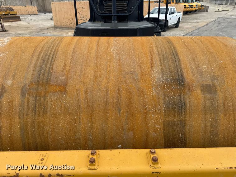 image for item EE0071 2019 Caterpillar CS56B single drum vibratory roller