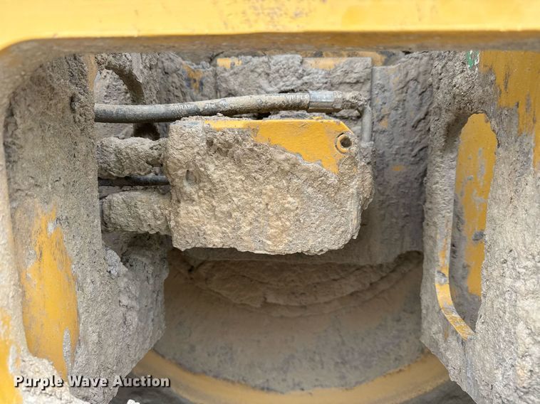 image for item EE0071 2019 Caterpillar CS56B single drum vibratory roller