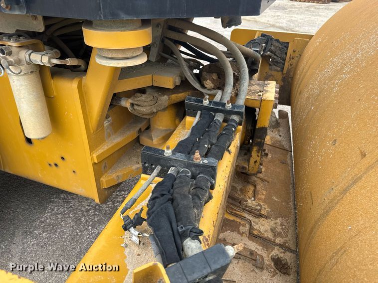 image for item EE0071 2019 Caterpillar CS56B single drum vibratory roller