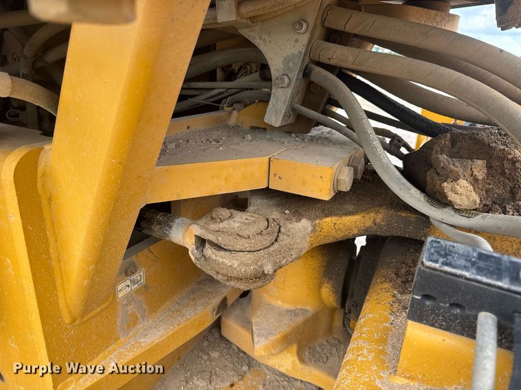 image for item EE0071 2019 Caterpillar CS56B single drum vibratory roller