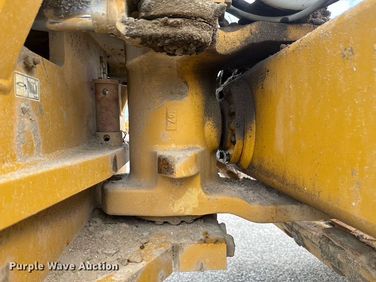 image for item EE0071 2019 Caterpillar CS56B single drum vibratory roller