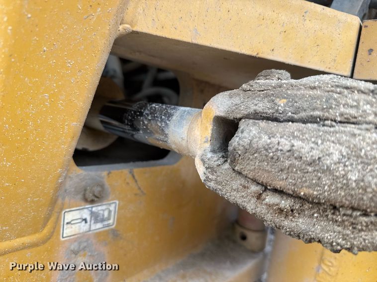 image for item EE0071 2019 Caterpillar CS56B single drum vibratory roller