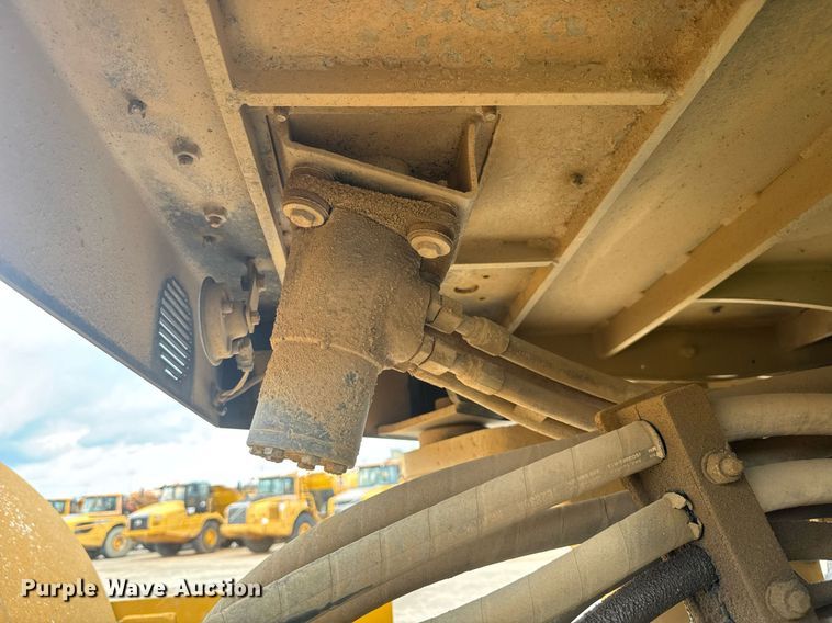 image for item EE0071 2019 Caterpillar CS56B single drum vibratory roller