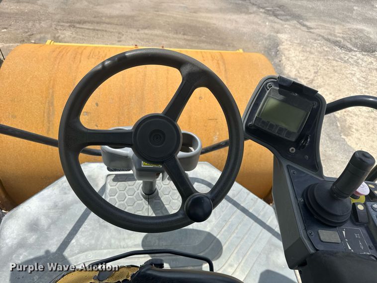 image for item EE0071 2019 Caterpillar CS56B single drum vibratory roller