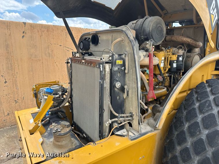 image for item EE0071 2019 Caterpillar CS56B single drum vibratory roller