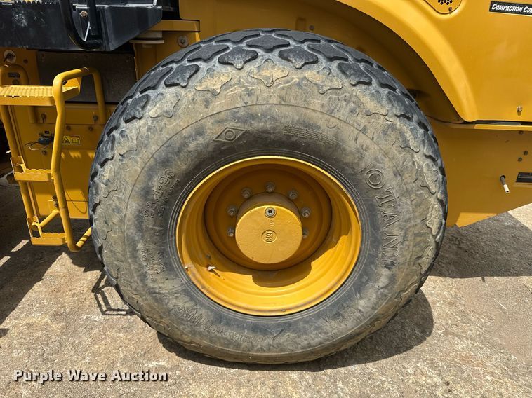 image for item EE0071 2019 Caterpillar CS56B single drum vibratory roller