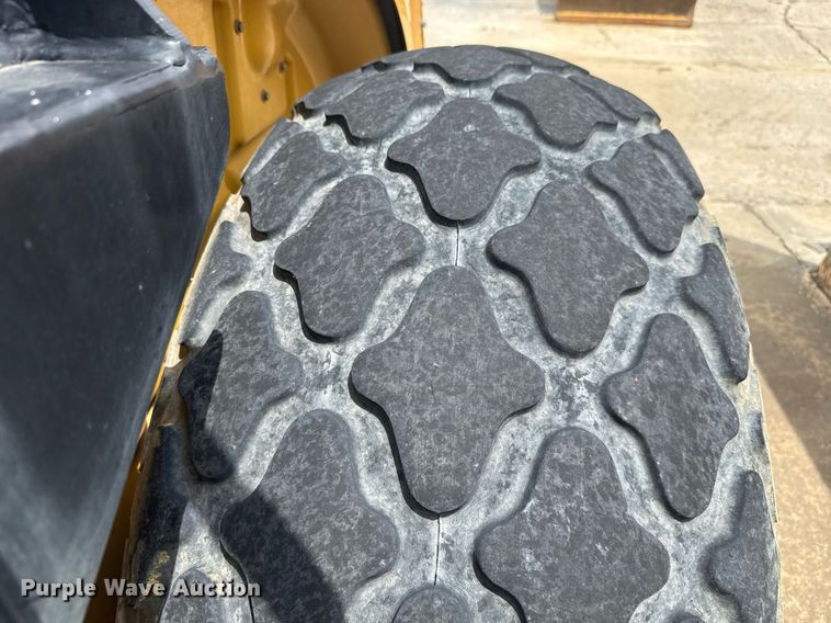 image for item EE0071 2019 Caterpillar CS56B single drum vibratory roller