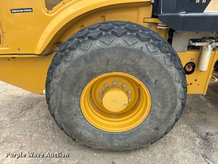 image for item EE0071 2019 Caterpillar CS56B single drum vibratory roller