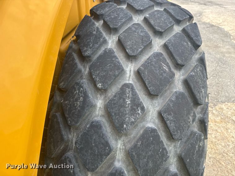 image for item EE0071 2019 Caterpillar CS56B single drum vibratory roller