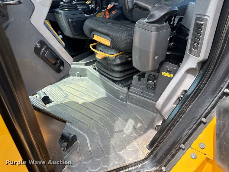 image for item EE0073 2023 Caterpillar D6 LGP dozer