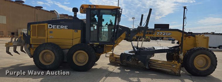 image for item EE0074 2018 John Deere 772G motor grader