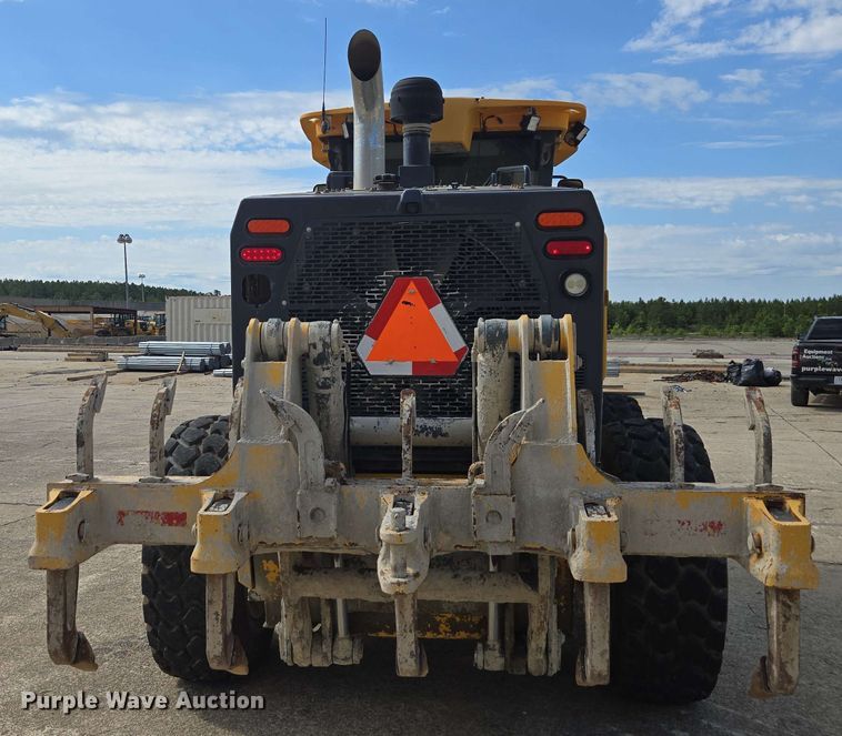 image for item EE0074 2018 John Deere 772G motor grader