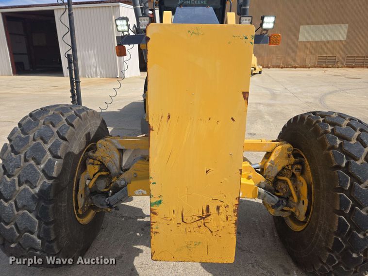 image for item EE0074 2018 John Deere 772G motor grader