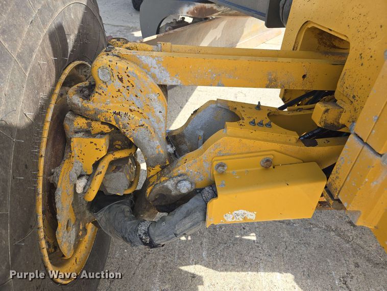 image for item EE0074 2018 John Deere 772G motor grader