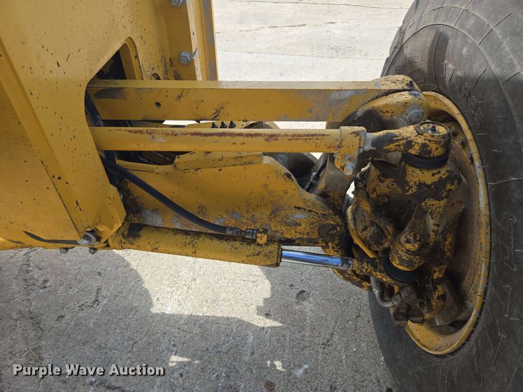 image for item EE0074 2018 John Deere 772G motor grader