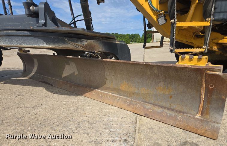 image for item EE0074 2018 John Deere 772G motor grader