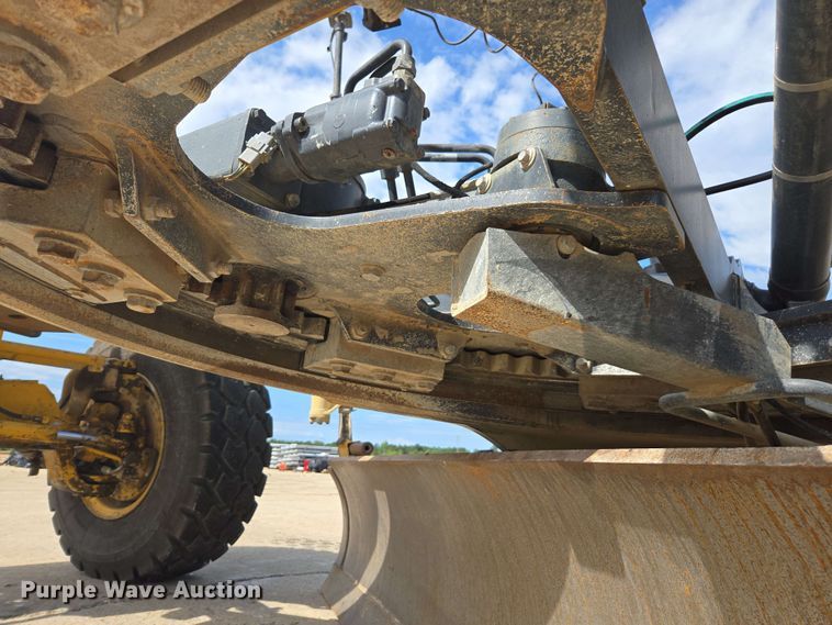 image for item EE0074 2018 John Deere 772G motor grader