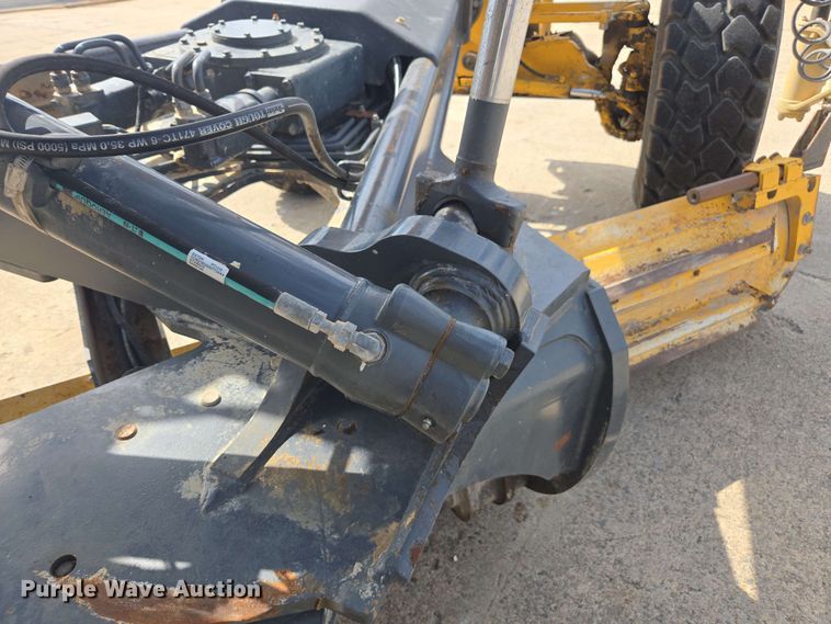 image for item EE0074 2018 John Deere 772G motor grader