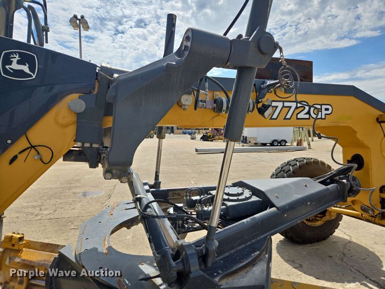 image for item EE0074 2018 John Deere 772G motor grader