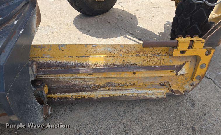 image for item EE0074 2018 John Deere 772G motor grader