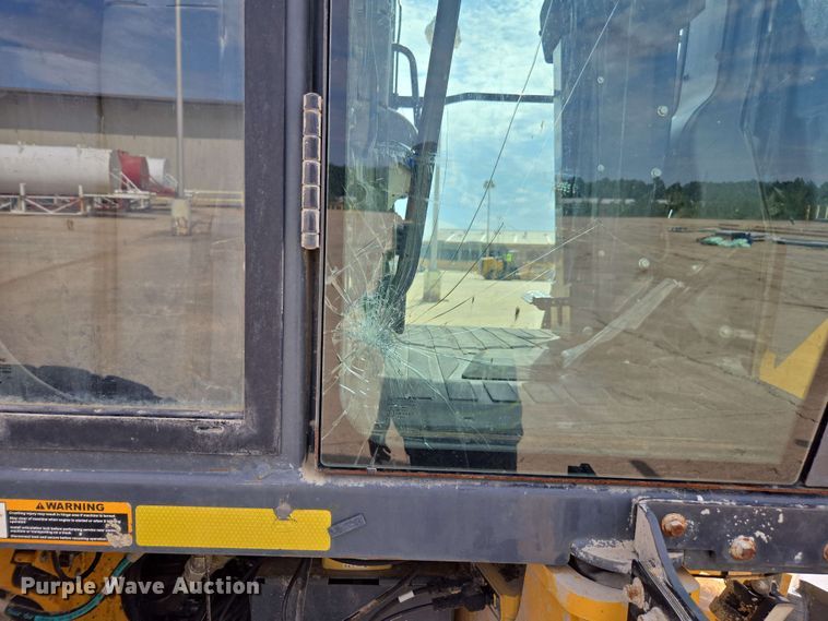 image for item EE0074 2018 John Deere 772G motor grader