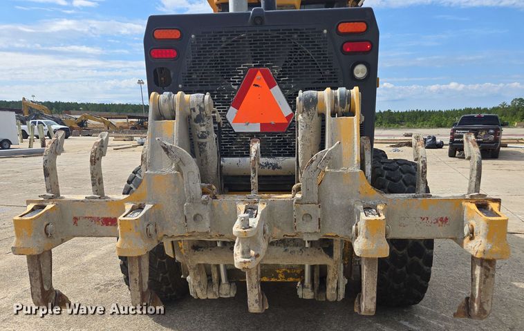 image for item EE0074 2018 John Deere 772G motor grader