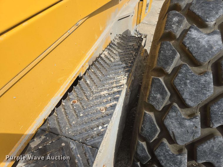 image for item EE0074 2018 John Deere 772G motor grader