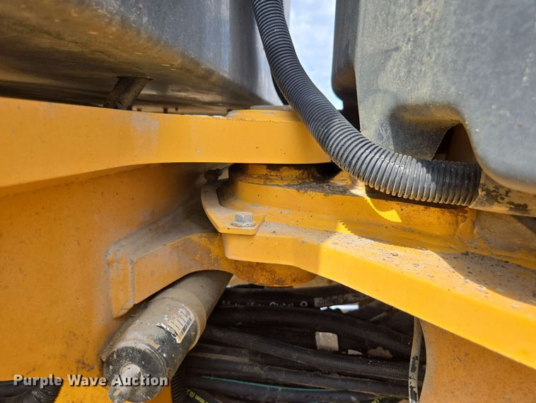 image for item EE0074 2018 John Deere 772G motor grader