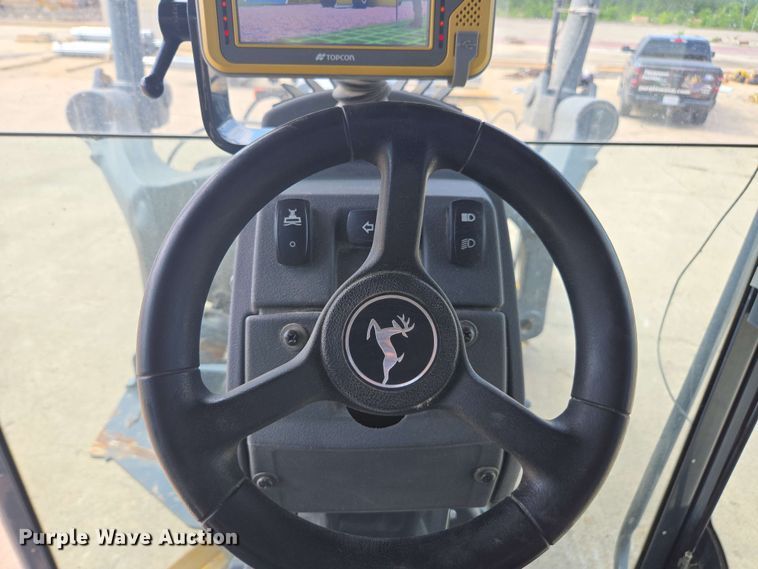 image for item EE0074 2018 John Deere 772G motor grader