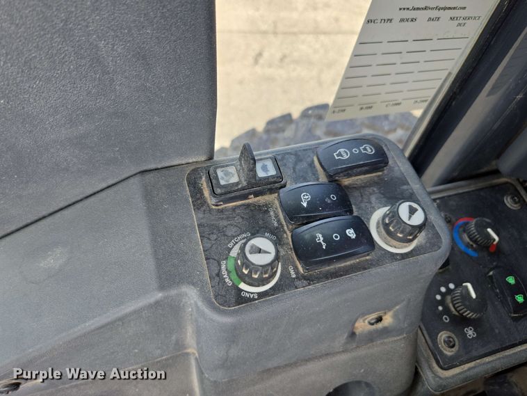 image for item EE0074 2018 John Deere 772G motor grader