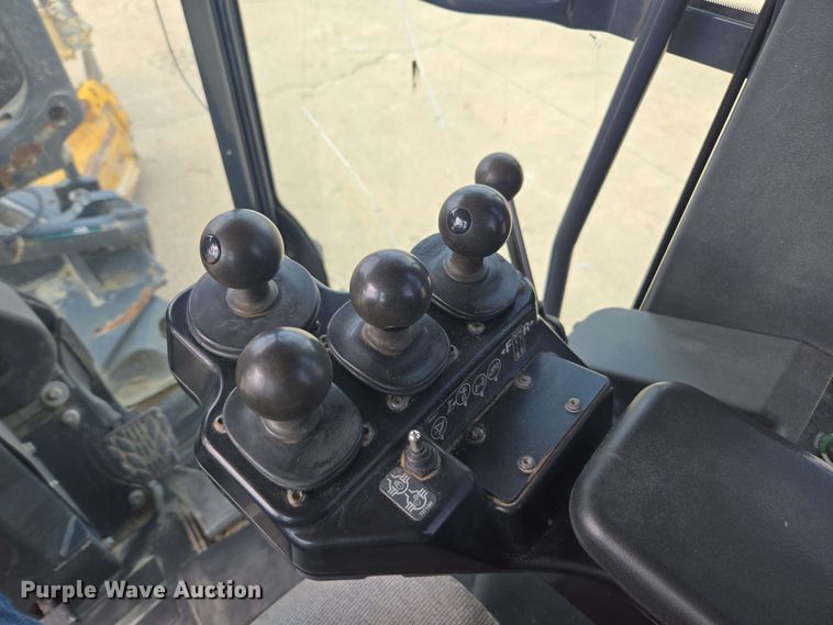 image for item EE0074 2018 John Deere 772G motor grader